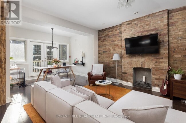 Building Photo - 105 Balmoral Ave