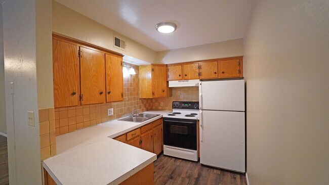 Foto del edificio - ASK ABOUT OUR $0 SECURITY DEPOSIT MOVE IN SPECIAL!! FOR LEASE! 2 Bedroom - 1 Bath - Corner Unit a...