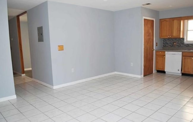 COMER EN LA COCINA - 590 Schuyler Ave