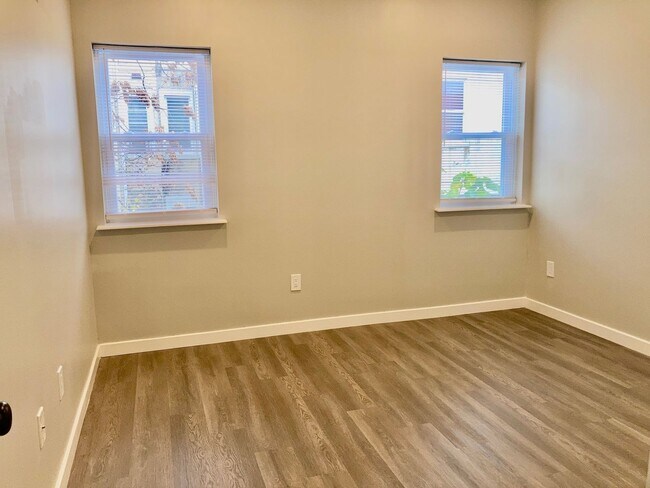 Foto del edificio - 5813 Cedar Ave