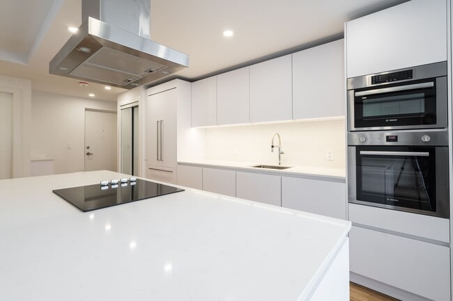 Building Photo - 263-265 Russell Hill Rd