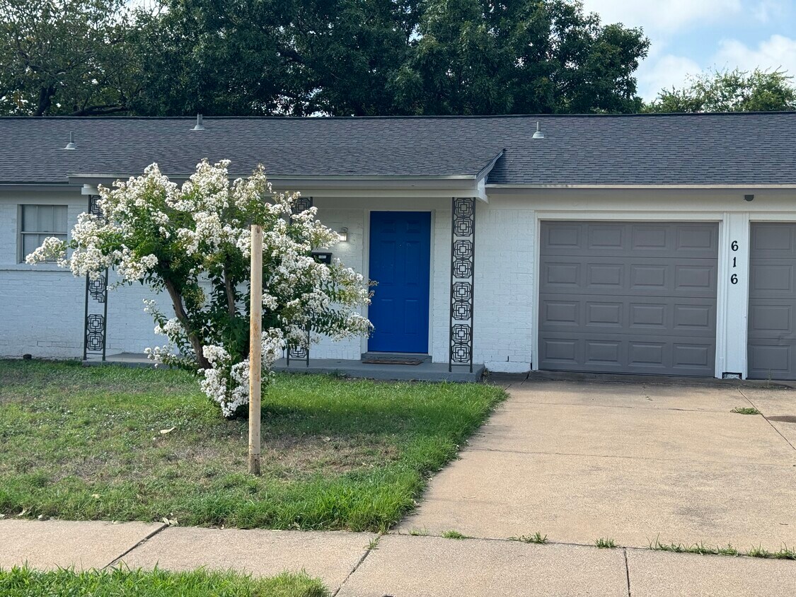 Primary Photo - 616 Mesquite Ave