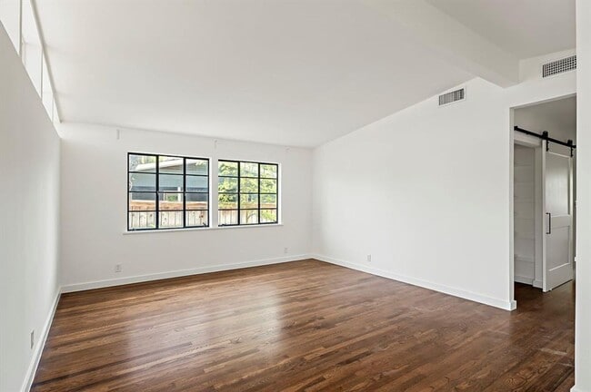 Building Photo - 1207 Ridgemont Dr