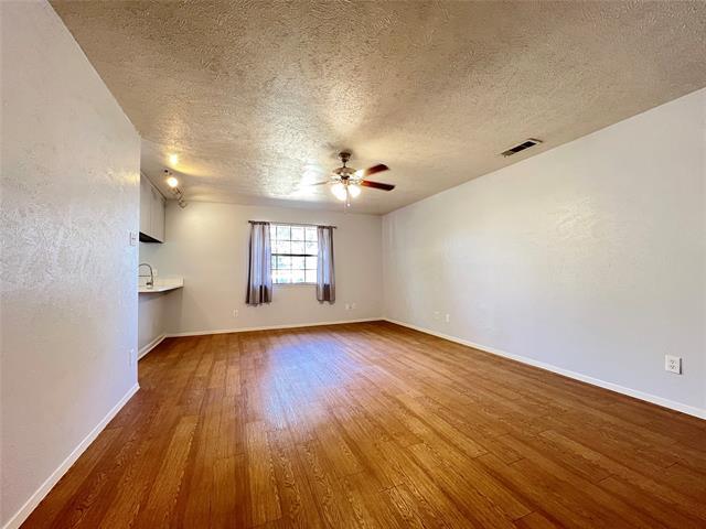 Foto del edificio - 623 Bentwood Dr