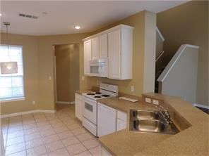 Building Photo - 9928 Castlewood Dr