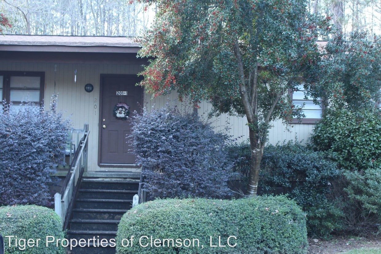 Primary Photo - 201 Charleston Ave