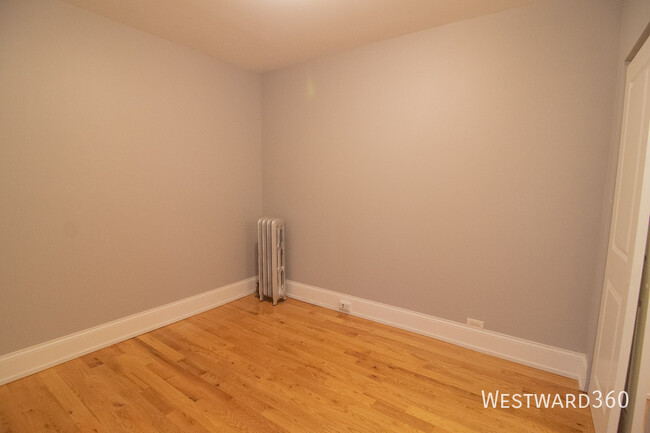 Foto del edificio - 2422 W Fargo Ave