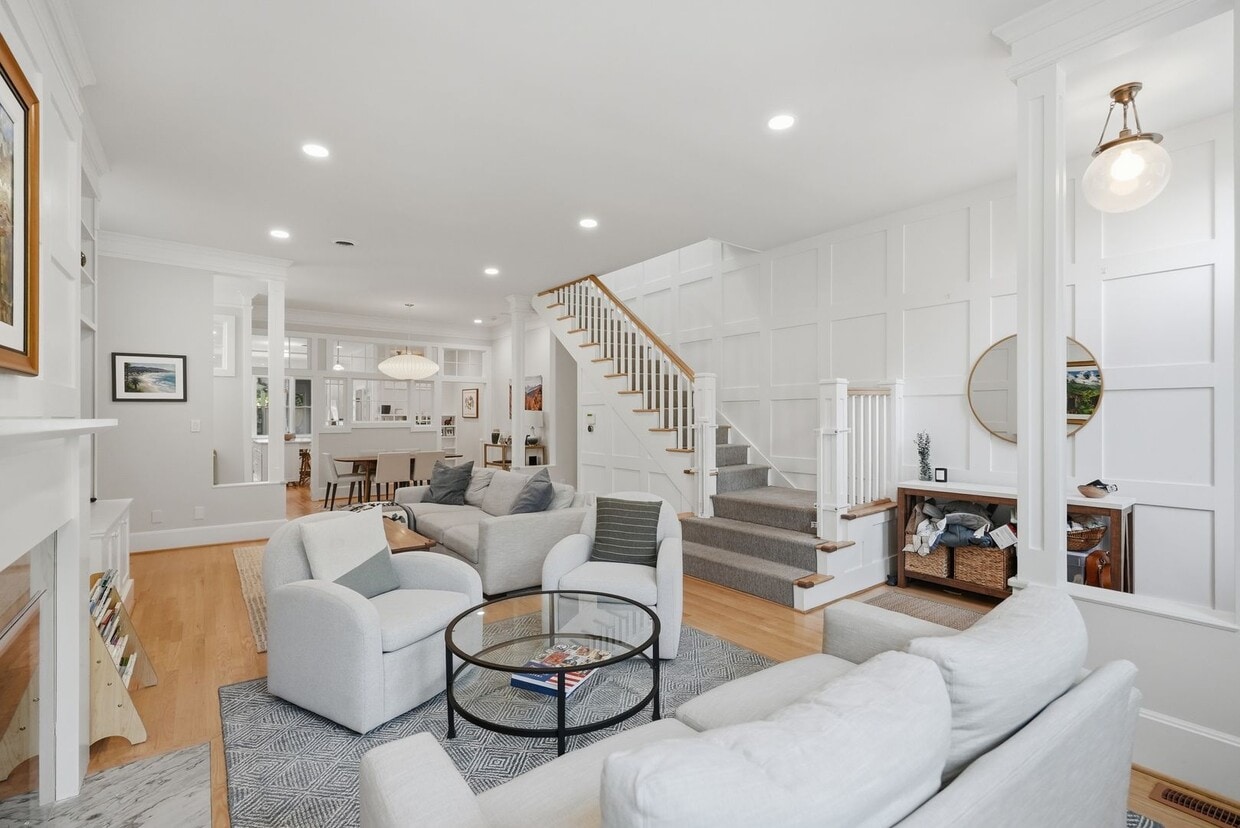 Capitol Hill Victorian Home | 3 Bed | 2.5 Bath | 2,700 Sf | Patio & Screened-In Porch | 2 Surface... - Capitol Hill Victorian Home | 3 Bed | 2.5 Bath | 2,700 Sf | Patio & Screened-In Porch | 2 Surface...