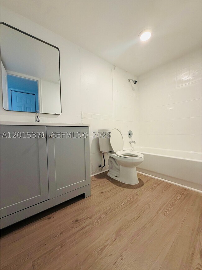 Foto del edificio - 351 NW 42nd St