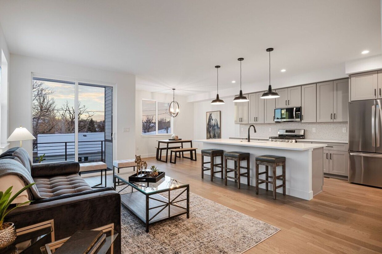 Foto principal - Modern New Construction Duplex in Desirabl...