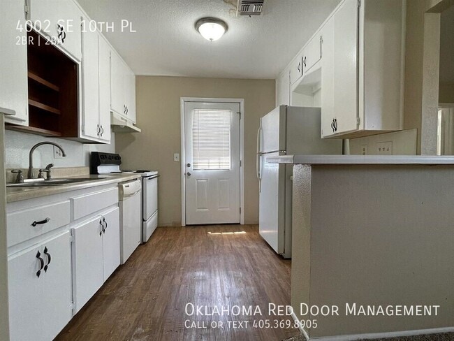 Building Photo - 4002 SE 10th Pl
