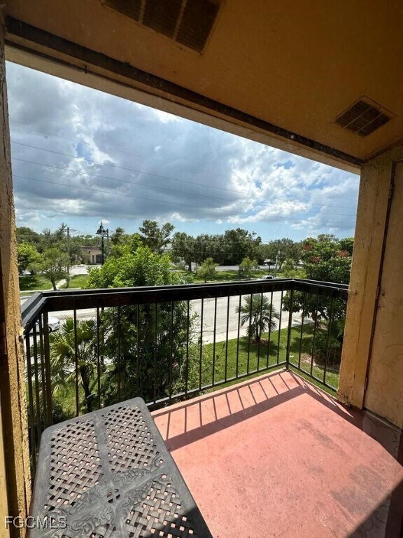Foto del edificio - 2929 Winkler Ave