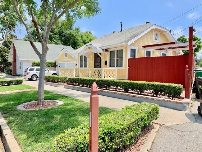 Building Photo - Quaint California Bungalow