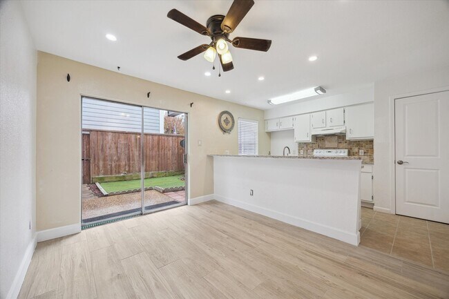 Foto del edificio - 5807 Beverly Hill St