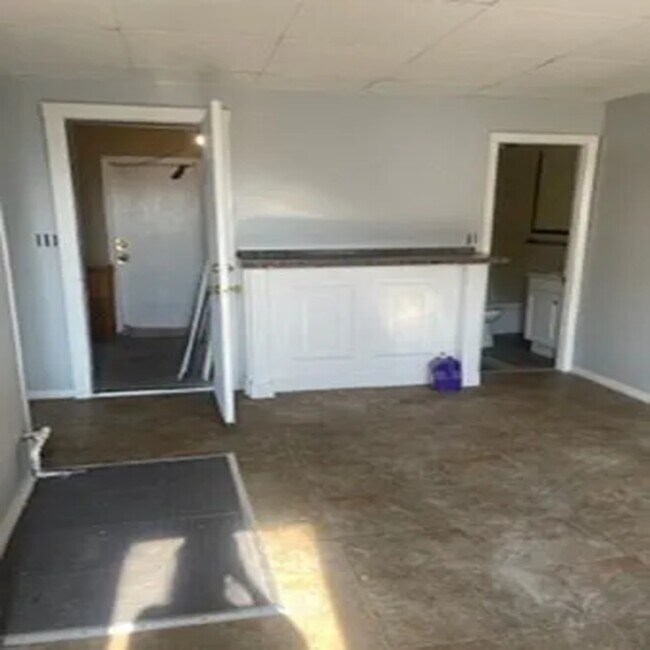2F South - 68 Webster St
