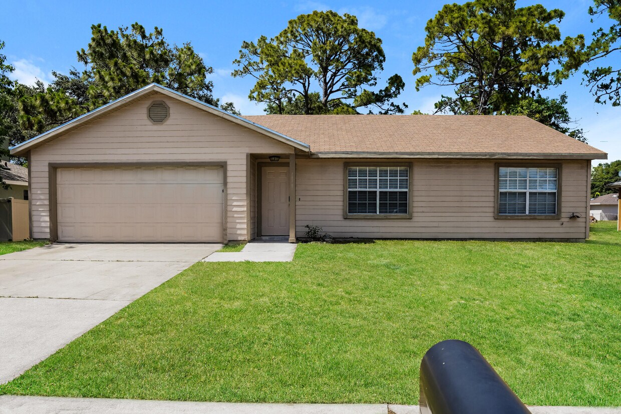 Primary Photo - 253 Emerson Dr NW
