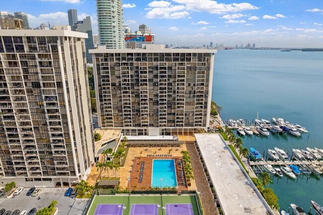 Foto del edificio - 1865 Brickell Ave