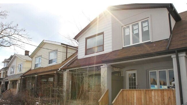 Photo du bâtiment - Functionality At It's Finest! (2 Bed, 2 Bath)