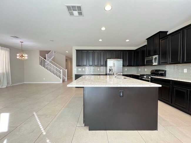 Building Photo - Gorgeous Granite House