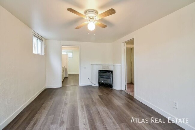 Building Photo - 1459 Roberta St