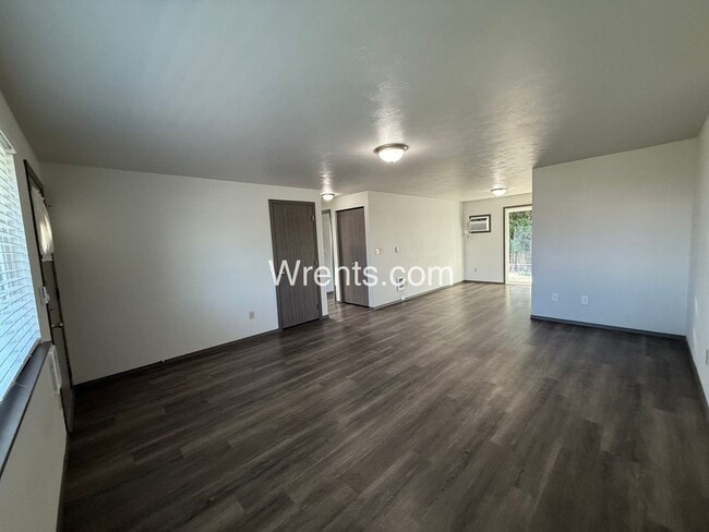 Building Photo - Valley 3 bed 1.5 bath