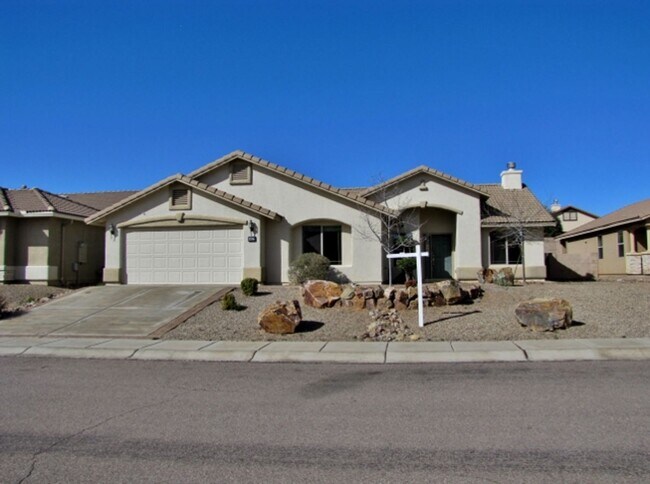 Building Photo - 4BR/2BA/2CG, 2122 sq.ft. home in the Oakmo...