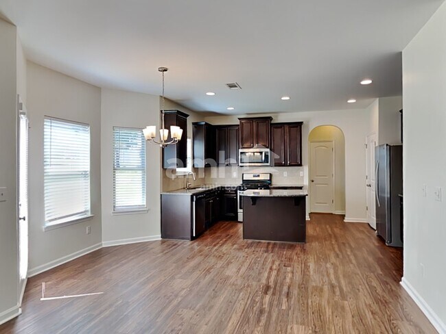 Foto del edificio - 729 Rolling Downs Dr SW