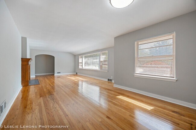 Foto del edificio - 329 E 8th Ave