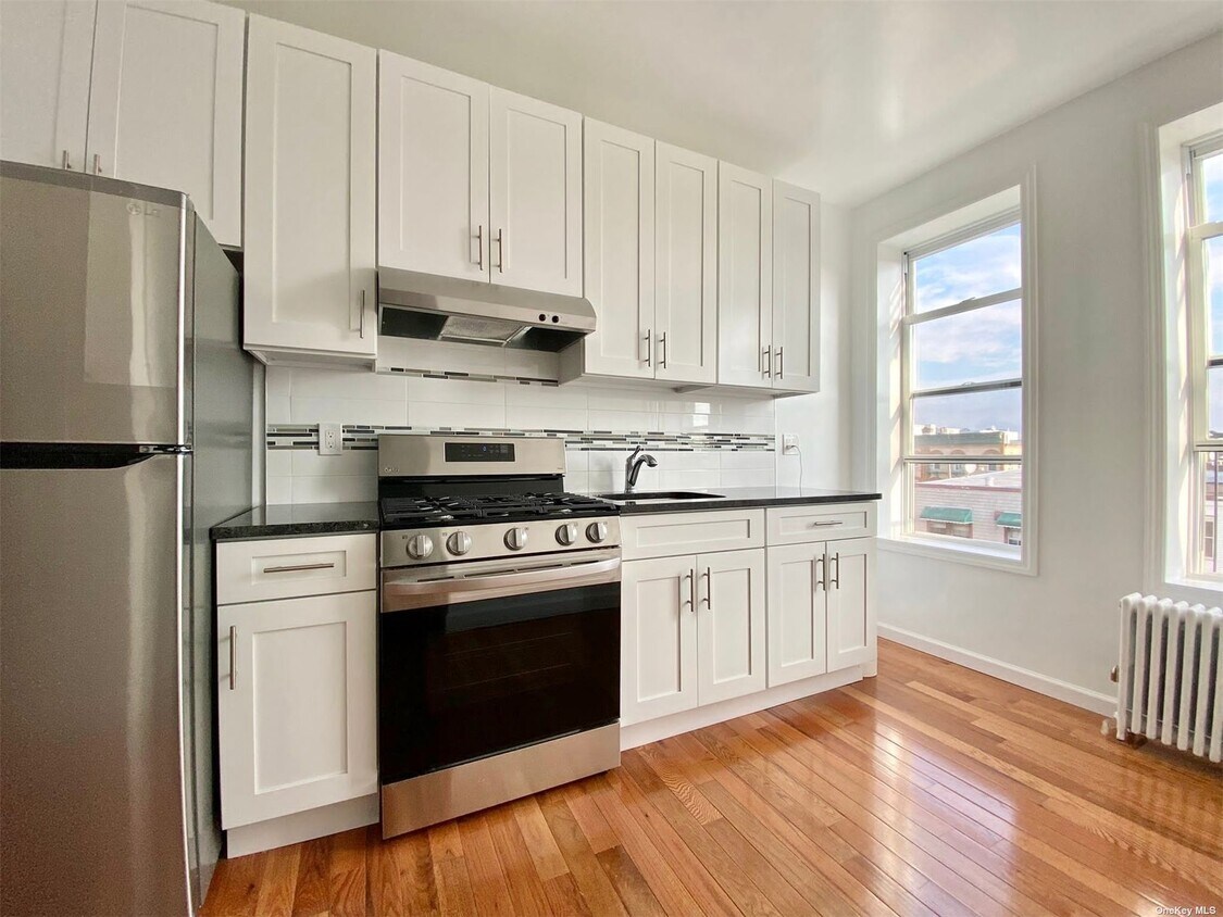Primary Photo - 30-17 45th St