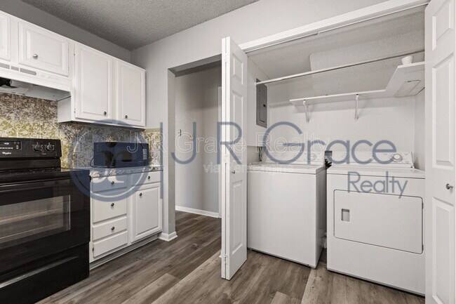 Foto del edificio - 1304 Chapel Creek Rd