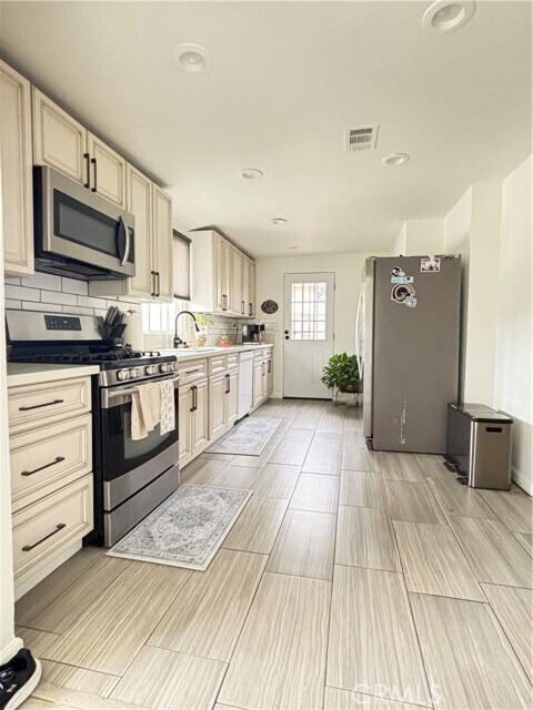 Foto del edificio - 1221 N Aldenville Ave