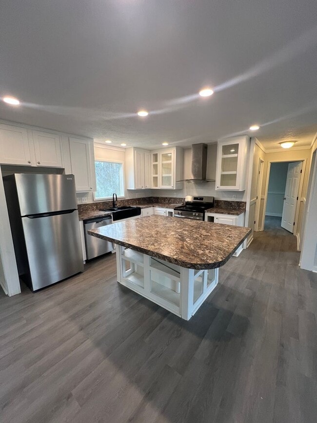 Foto del edificio - Large 3 bedroom / 2 bath home / 1 Acre FOR RENT