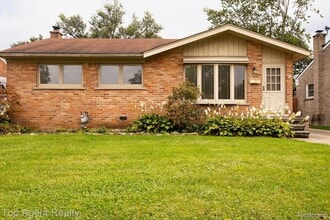 Building Photo - 32121 Grandview Ave