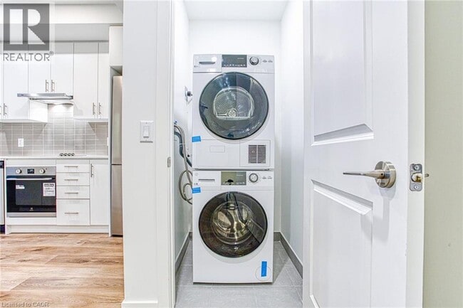 Building Photo - 461 Green Rd