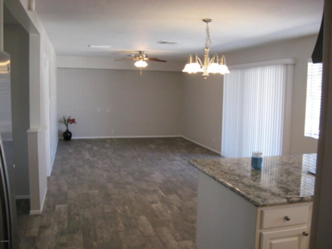 Foto del edificio - 7226 E Portland St