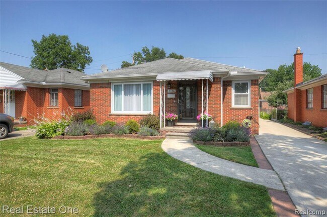 Foto del edificio - 8126 Dale St