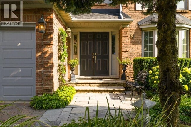 Building Photo - 19 Honeysuckle Crescent