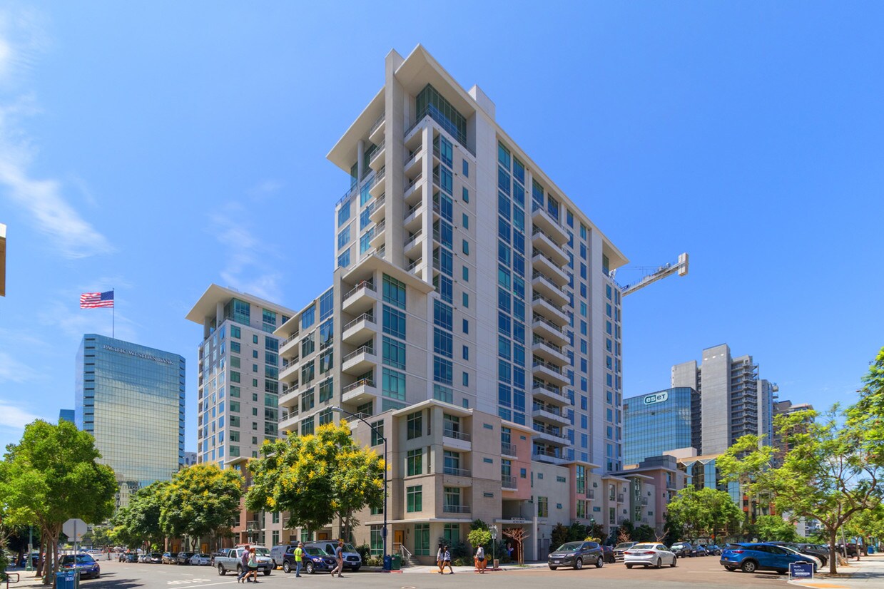 Foto principal - 425 W Beech St