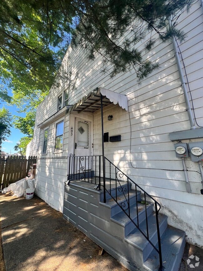 Building Photo - 403 Cummings Ave