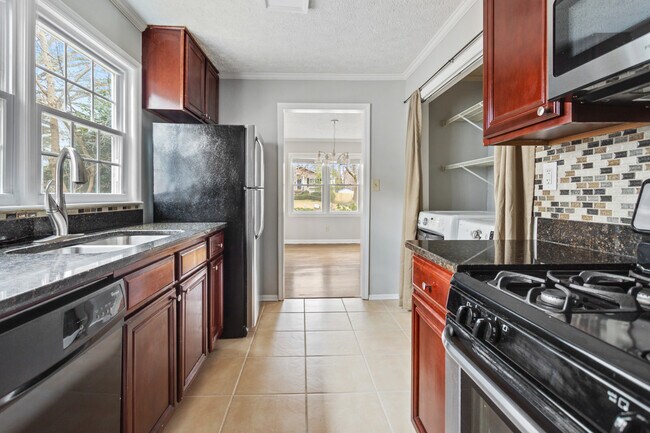 Foto del edificio - 1044 Ralph Rd NE