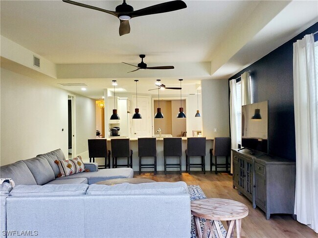 Foto del edificio - 7849 Hawthorne Dr