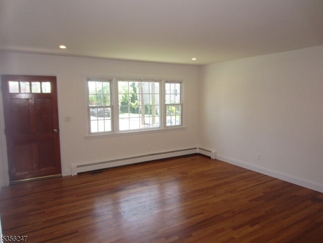 Building Photo - 423 Leonhardt Dr