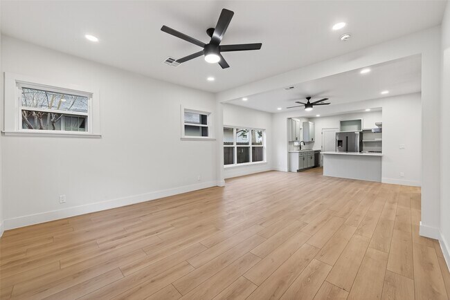 Foto del edificio - 4413 Roseland St