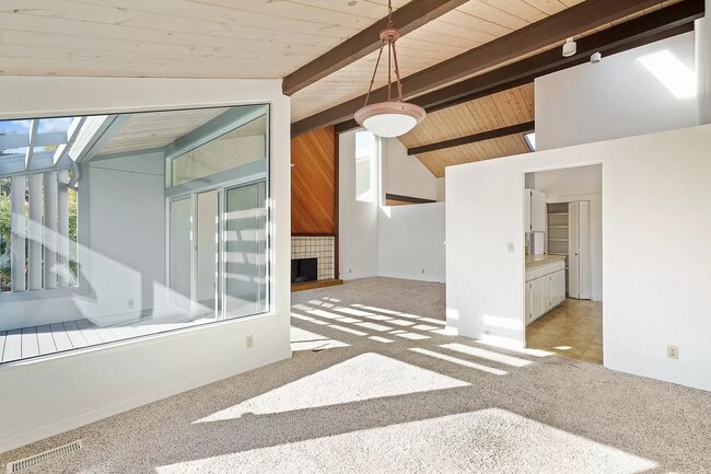 Foto del edificio - 90 Lyford Dr