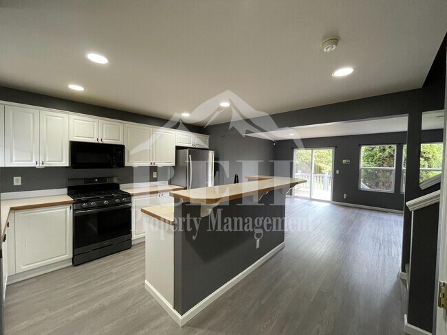 Foto del edificio - 9595 Long Point Ln NW