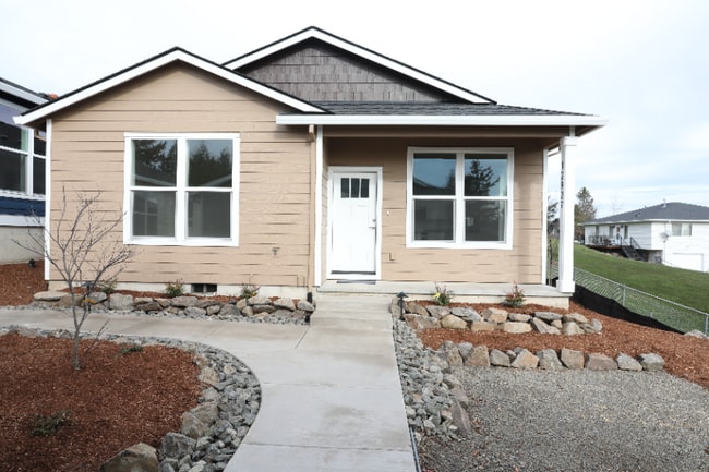 Building Photo - 12927 SE Ridgecrest Rd