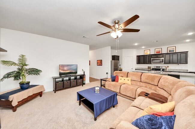 Foto del edificio - 1024 Banyon Tree Ln