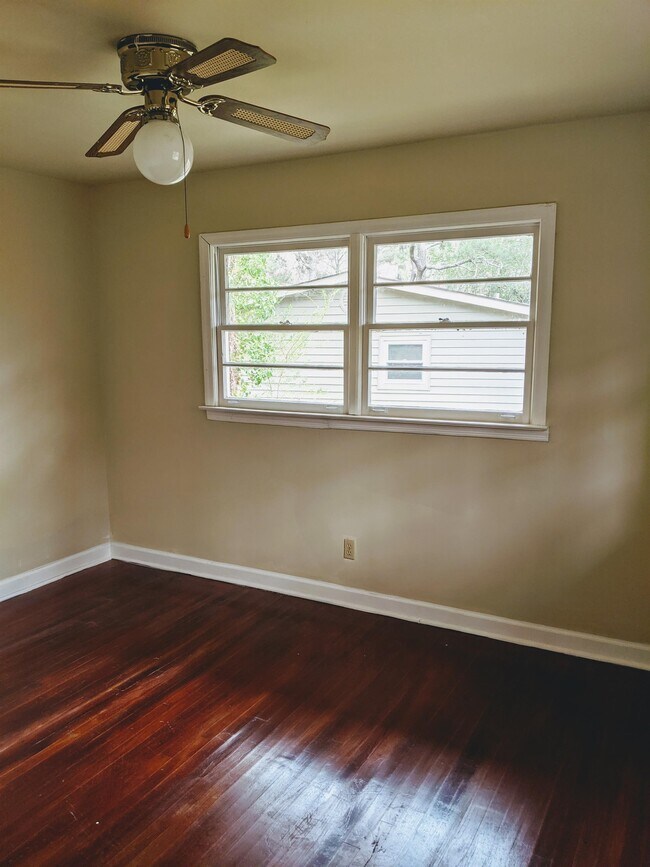 Building Photo - 905 Cone Rd