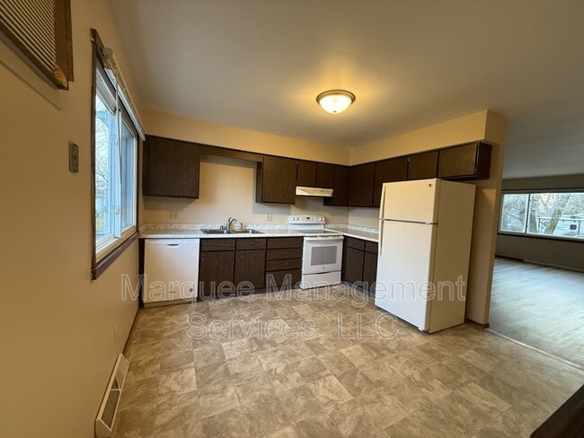Building Photo - 2717 Victoria Ln