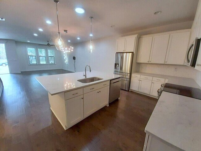 Foto del edificio - Gorgeous 3BR/2.5BA SOHO Townhome in Great ...